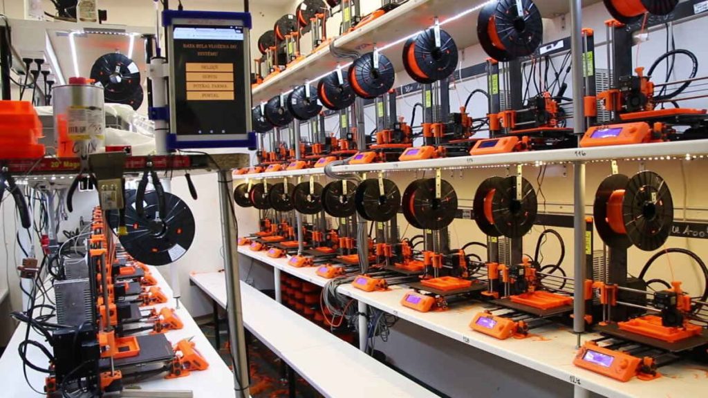 Making money with 3D printing, print farm