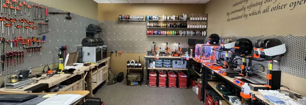 organized 3d printing work space